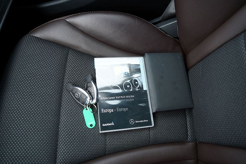 Mercedes-Benz GLC 250i 4Matic/kůže/Led/9AT/ČR - fotka 41 z 43
