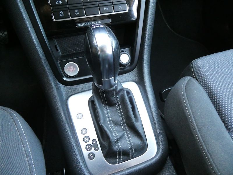 Volkswagen Sharan 2,0 TDi DSG STYLE serviska - fotka 31 z 48