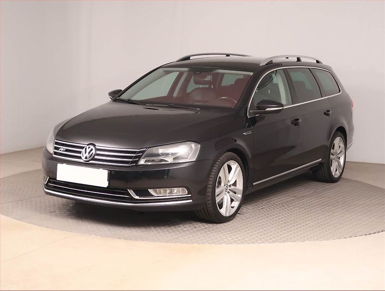 Volkswagen Passat (2012) Highline 2.0 TDI, Navi - fotka 2 z 16