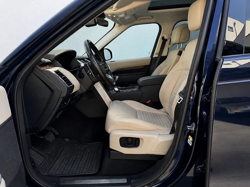 Land Rover Discovery 5 D250 Mild-Hybrid S AWD - fotka 10 z 12