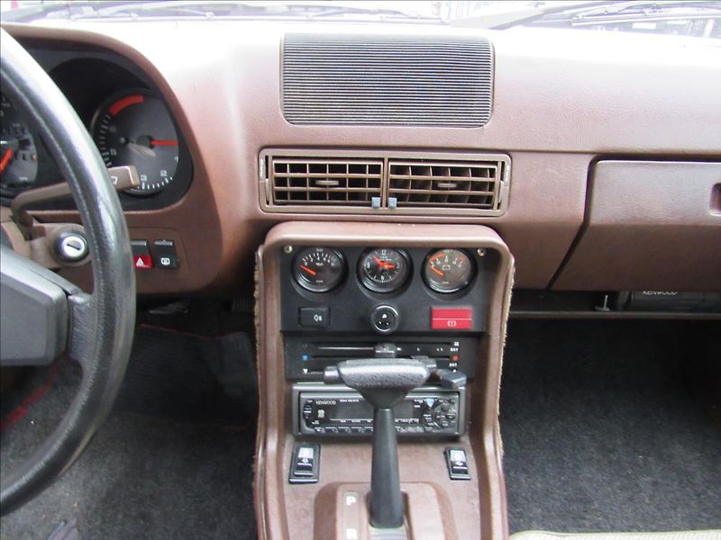 Porsche 924 2,0 Coupe Targa Automat - fotka 17 z 29