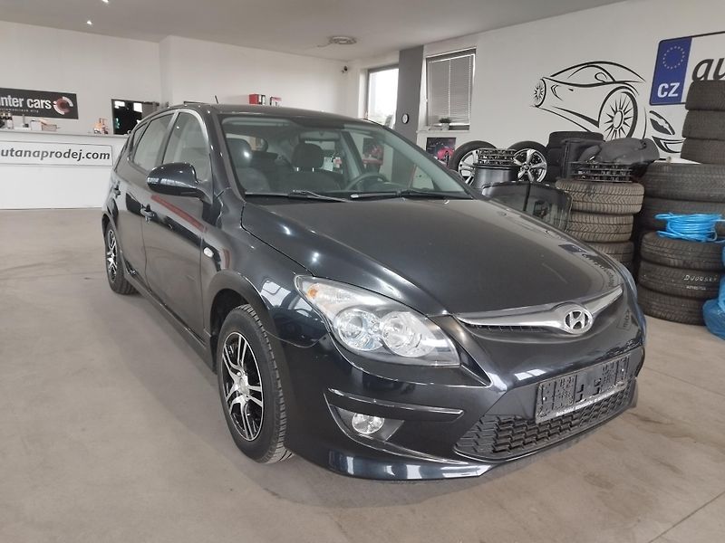 Hyundai i30 (2011) 1,6I,93KW,AUTOMAT,ALU,naj.63t - fotka 1 z 27