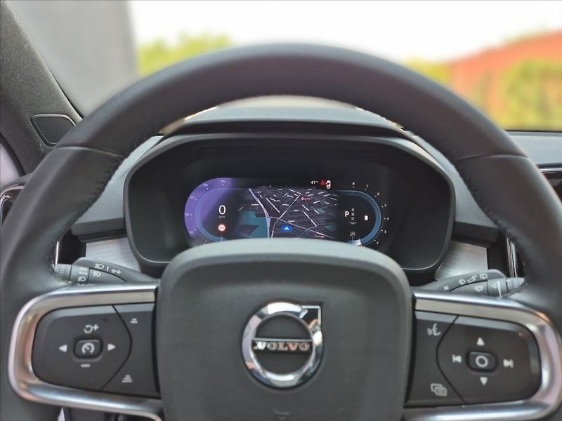 Volvo XC40 2,0 B3 Core - fotka 8 z 18
