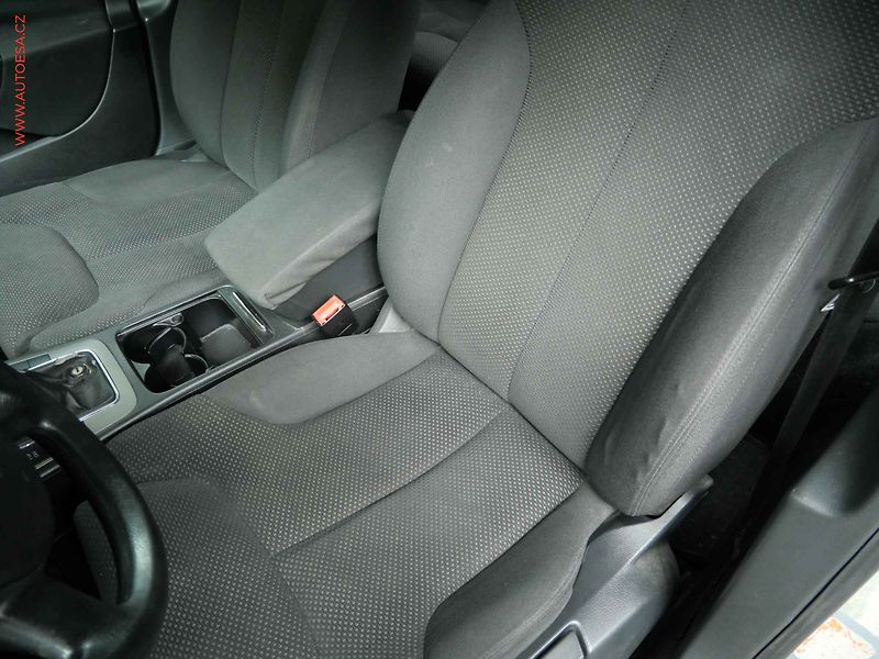 Volkswagen Passat (2008) 2.0TDi, ČR, AC, tempo - fotka 9 z 18