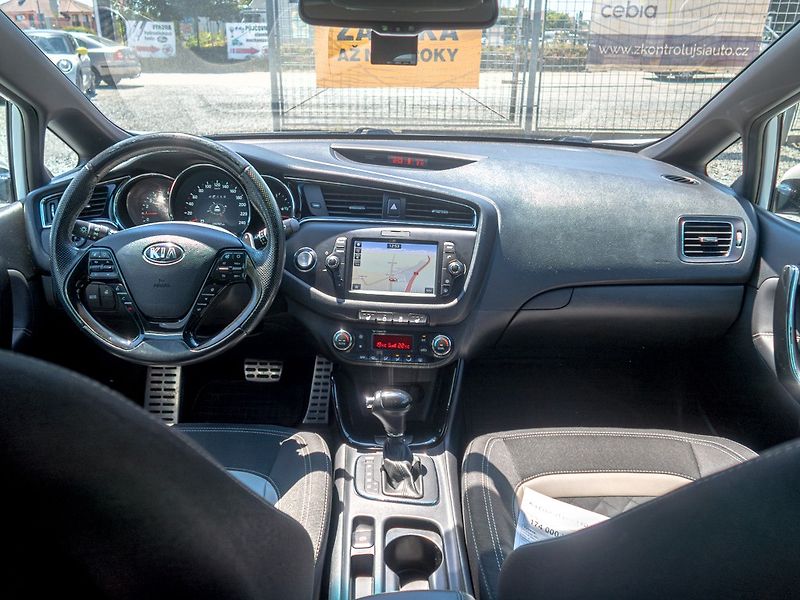 Kia Ceed (2017) GT Line 1.6D 100KW MAT – NAVI - fotka 14 z 50