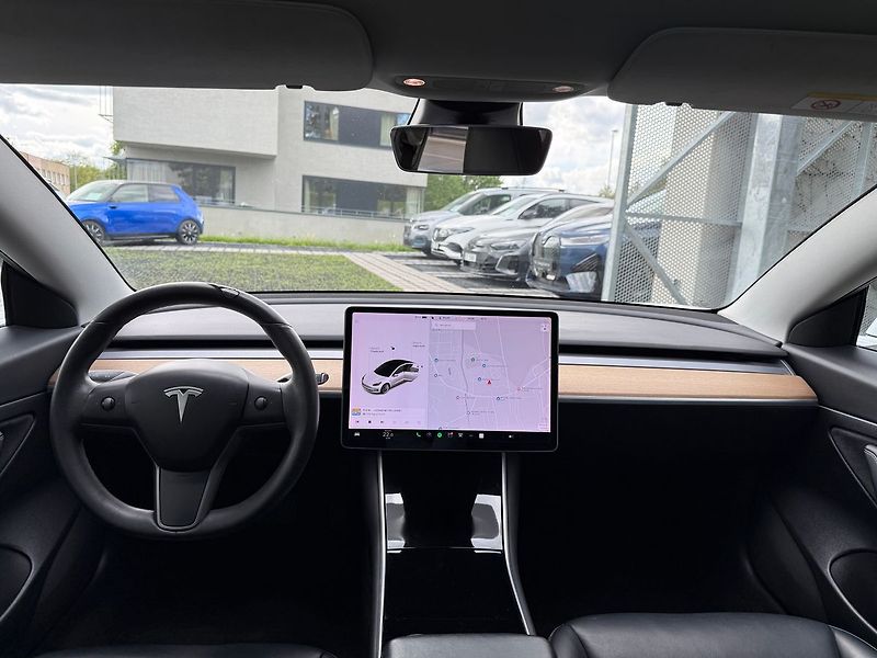 Tesla Model 3 SR Plus REZERVACE - fotka 11 z 39