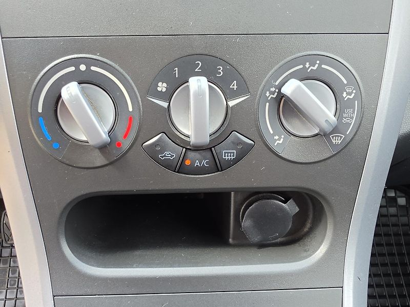 Suzuki Splash 1.2i 63kW KLIMA*REZERVACE* - fotka 20 z 46