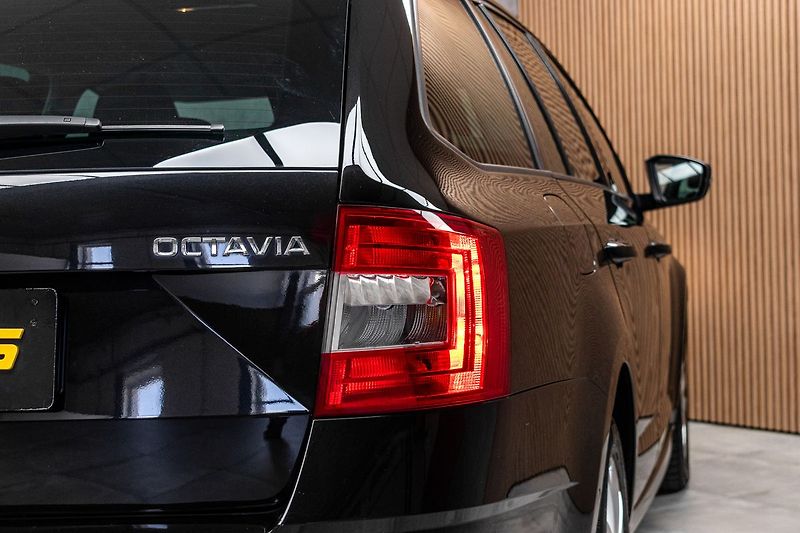 Škoda Octavia 1.6 TDI 85kW *MirrorLink*ACC* - fotka 36 z 40