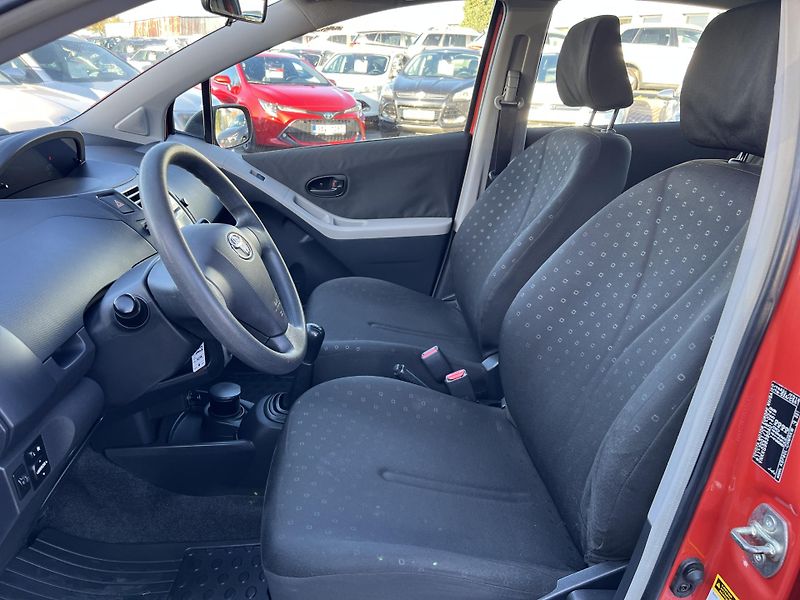 Toyota Yaris 1.0i 51KW ČR  - fotka 9 z 38