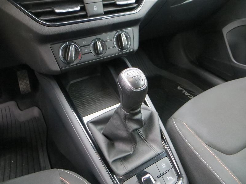 Škoda Scala 1,5 TSI 110kW Ambition ČR - fotka 12 z 20
