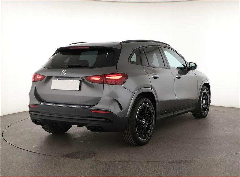 Mercedes-Benz GLA (2025) 200 d, AMG Line, Navigace - fotka 5 z 20