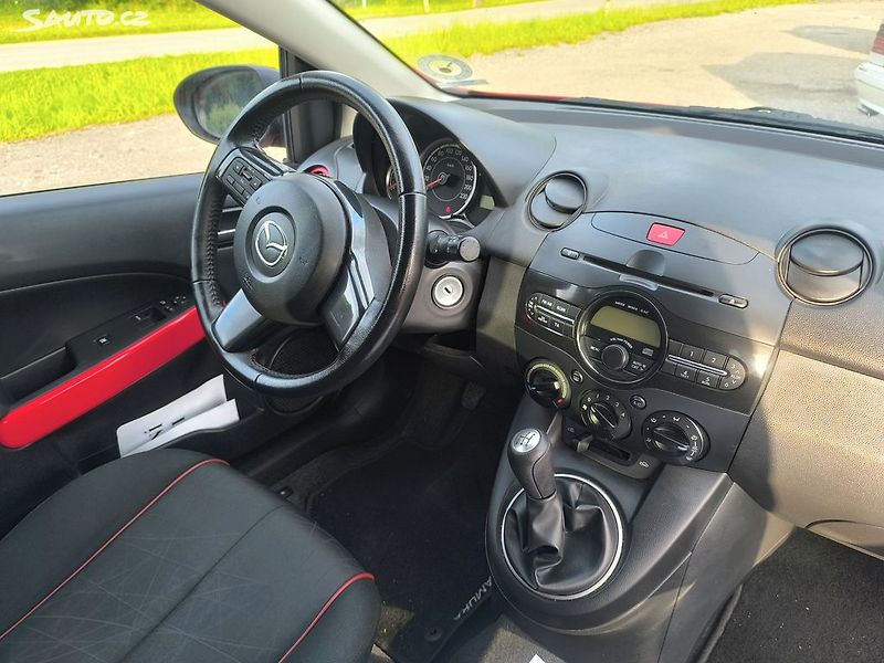 Mazda 2 1,3i,KRÁSNÁ,SERVISKA,70KM,1MAJ - fotka 8 z 22