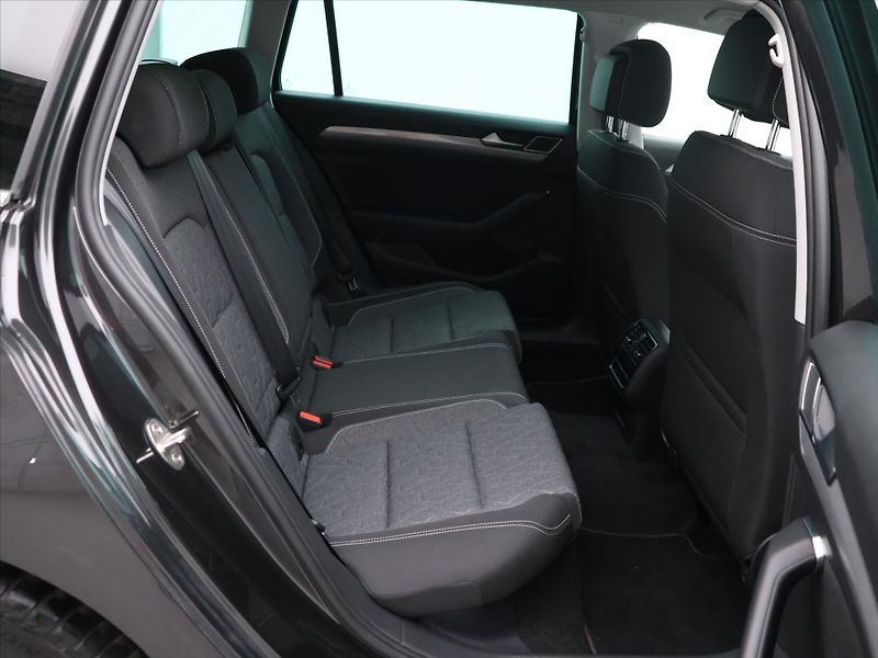 Volkswagen Passat 2,0 TDI 110kW DSG Business DPH - fotka 12 z 25