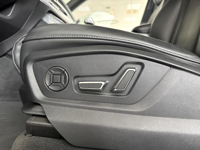 Audi Q8 50TDI Quattro*S-LINE*REZERVACE - fotka 35 z 42