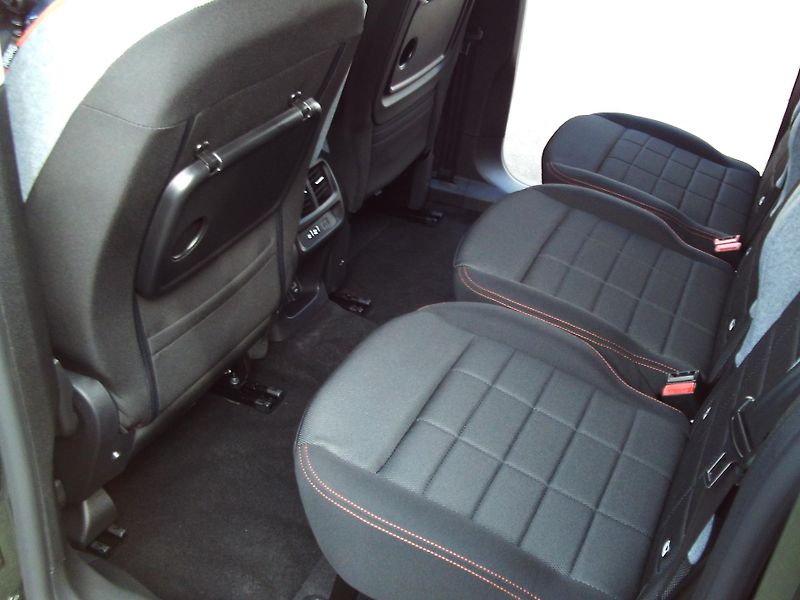 Citroën Berlingo (2026) MAX Diesel 130k Manual - fotka 13 z 17