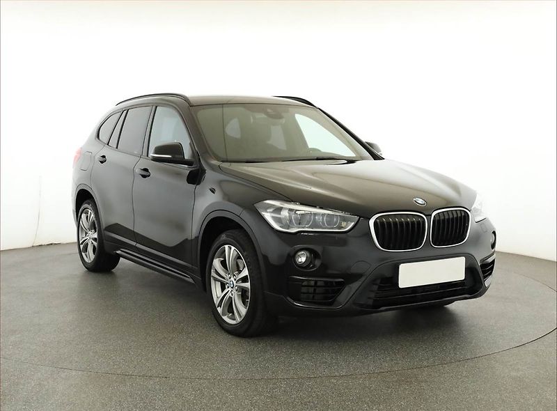 BMW X1 (2019) sDrive18i, Automat, Serv.kniha - fotografie inzerátu