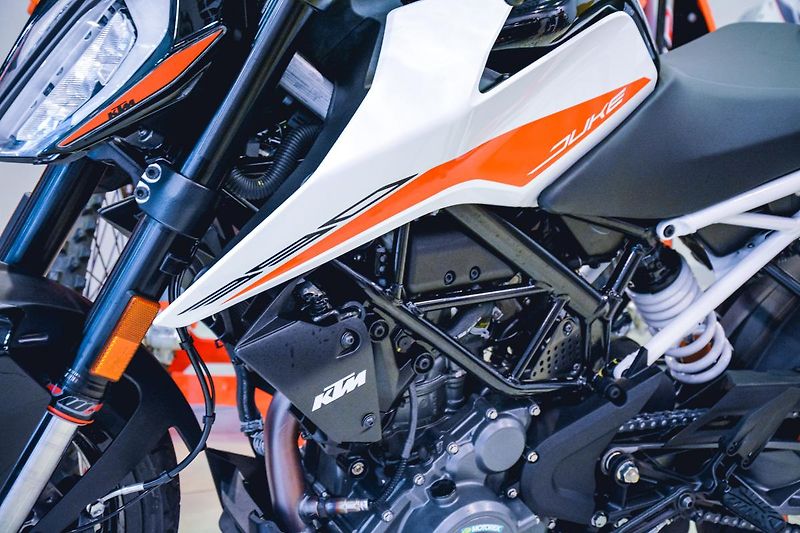 KTM 390 Duke Akrapovič 0KM - fotka 7 z 14