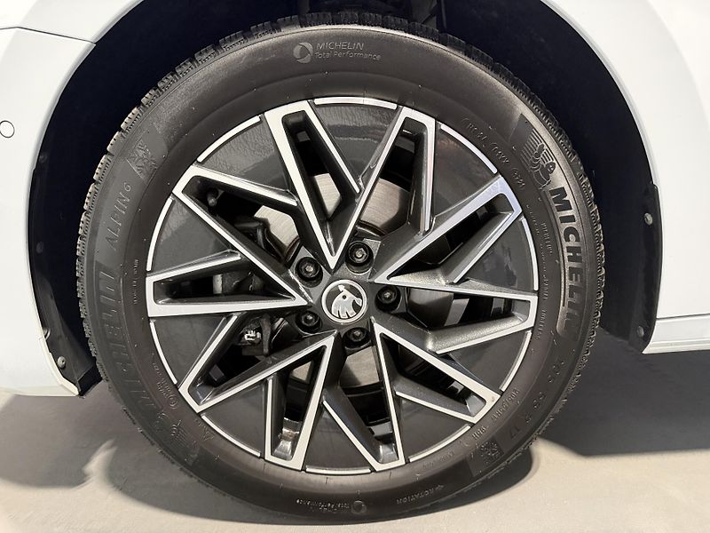 Škoda Octavia 2.0 TDI 110kW DSG Style Combi - fotka 21 z 21