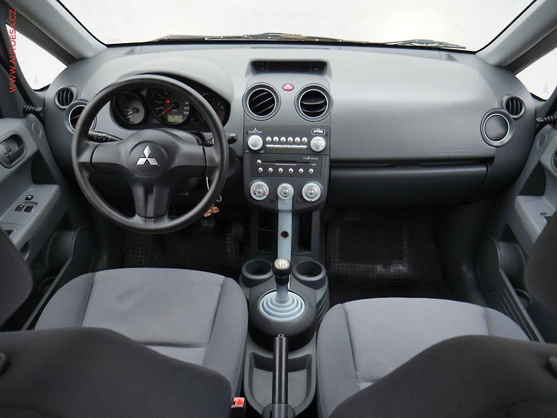 Mitsubishi Colt (2006) 1.1i, ČR, Klima - fotka 8 z 15