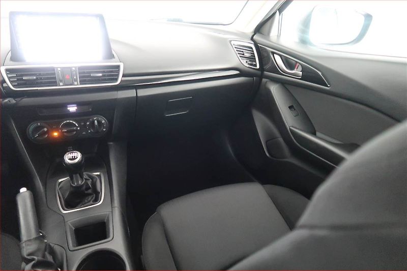 Mazda 3 (2014) 1.5 Skyactiv-G, Navi - fotka 8 z 16