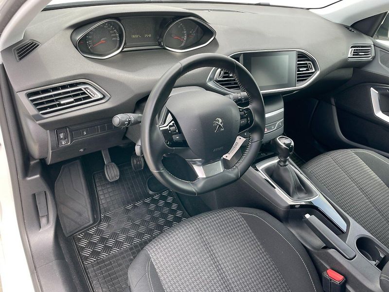 Peugeot 308 (2020) Com. 1.5HDi ČR! 1.maj.! - fotka 11 z 31