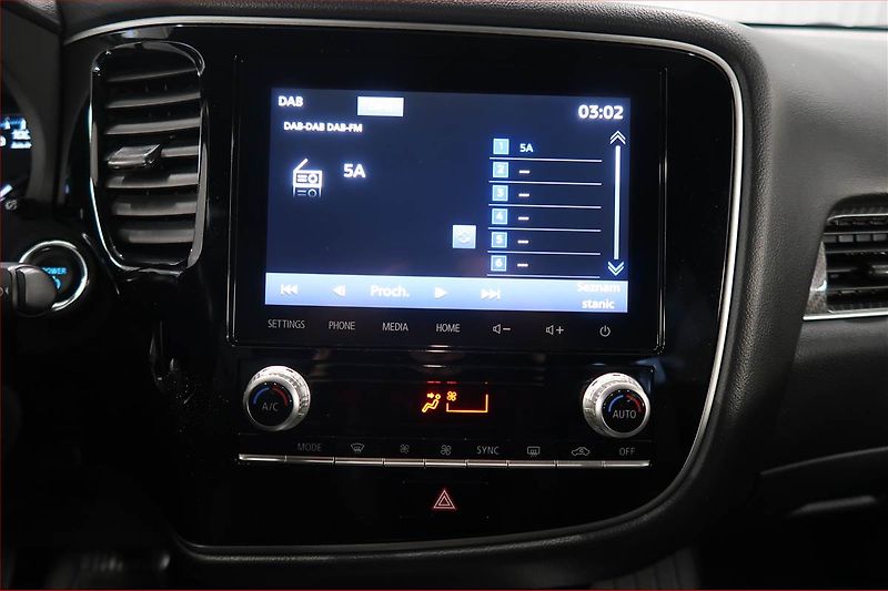 Mitsubishi Outlander (2021) Instyle 2.4 PHEV - fotka 12 z 25