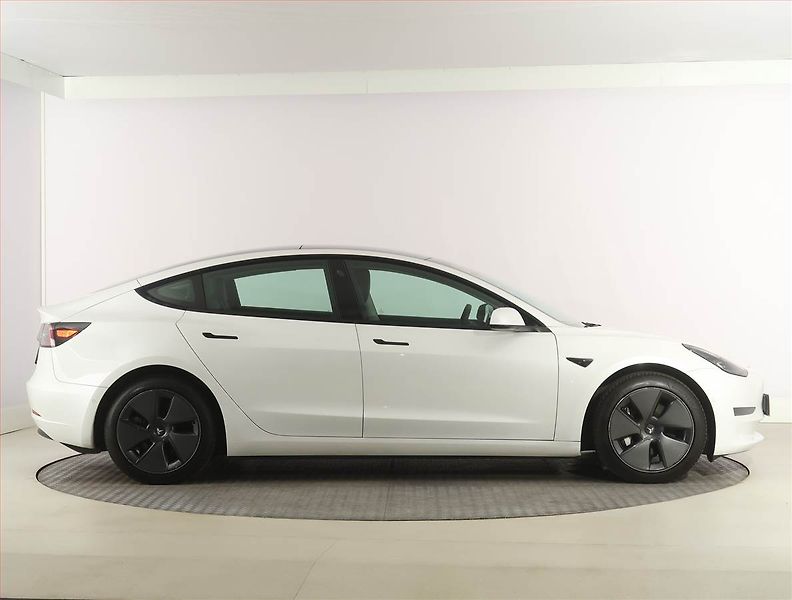Tesla Model 3 (2021) Long Range 4WD 79kWh, SoH 81% - fotka 6 z 33
