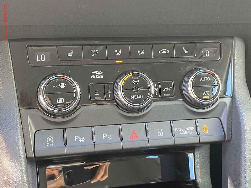 Škoda Karoq (2018) 1.5 TSi, Style, DSG, LED - fotka 16 z 21