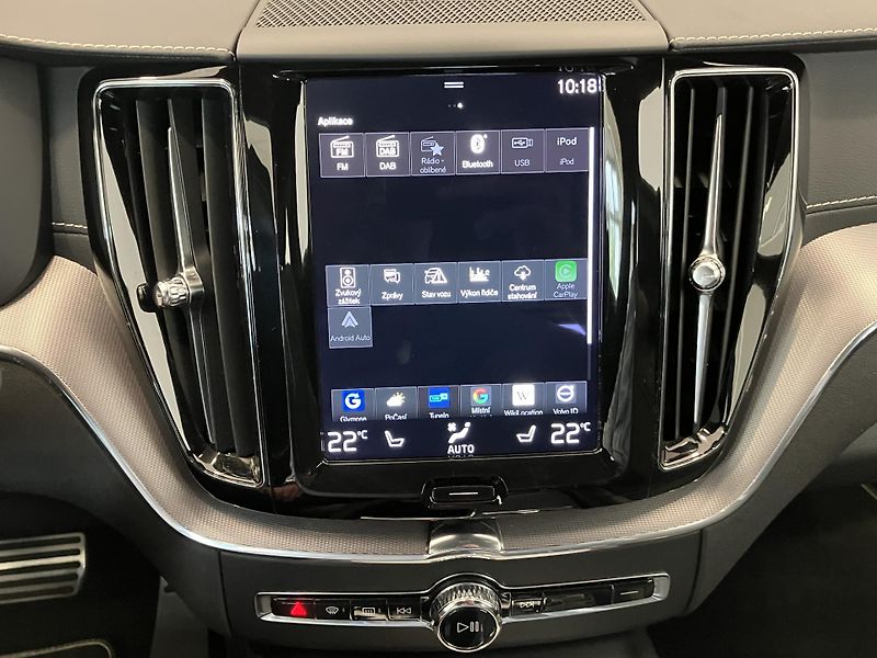 Volvo XC60 B4 AWD R-Design AT8, ČR - fotka 38 z 50