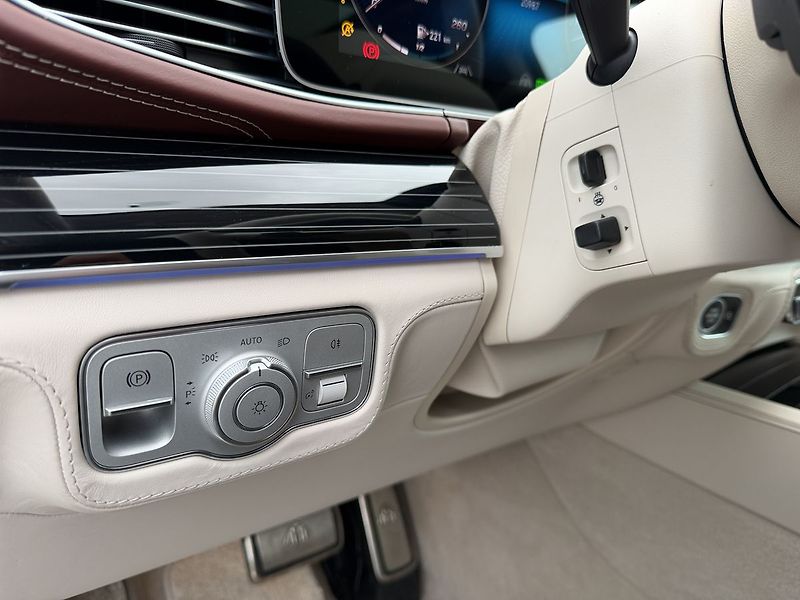 Mercedes-Benz GLS 4MATIC MAYBACH - fotka 19 z 38