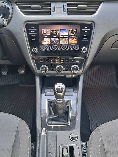 Škoda Octavia (2018) OCTVIA COMBI III FC STYLE 2.0 - fotka 13 z 26