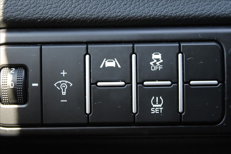 Kia Ceed 1,5 T-GDI  ČR,1MAJ,SPIN,ZÁRUKA - fotka 19 z 30