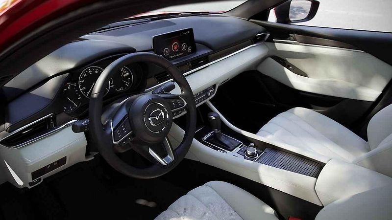 Mazda 6.
