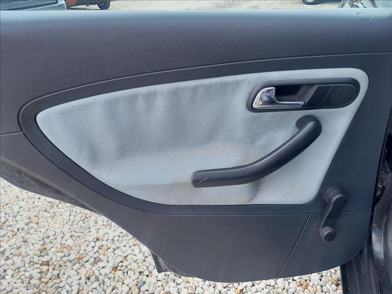 Seat Ibiza 1,4i16V - fotka 24 z 40