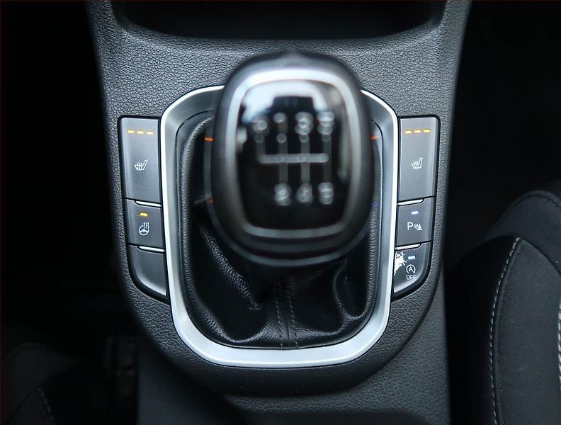Hyundai i30 (2019) 1.6 CRDi, Tempomat - fotka 18 z 19