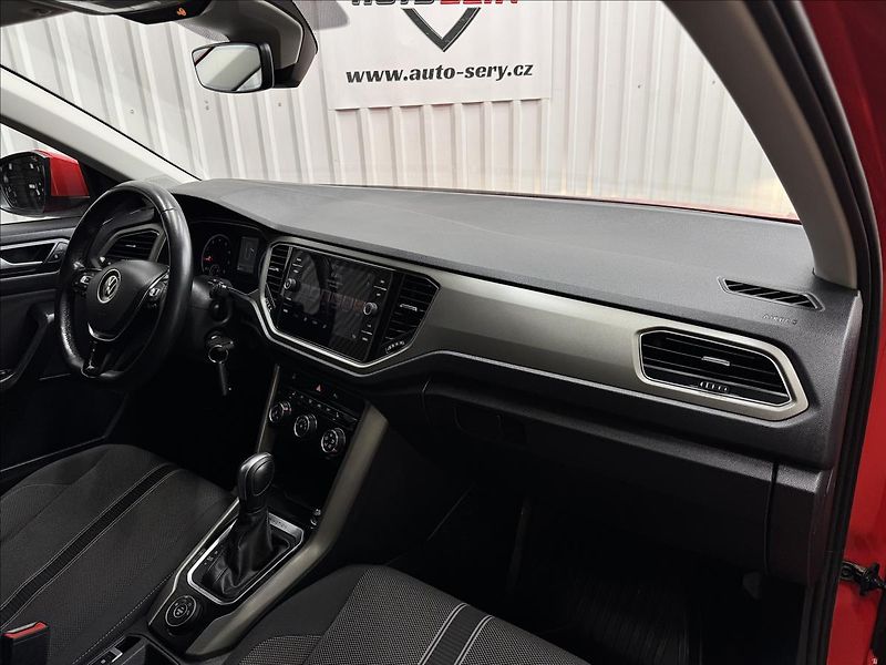 Volkswagen T-Roc 2.0TSI 140kW DSG ACC 4MOTION - fotka 33 z 37