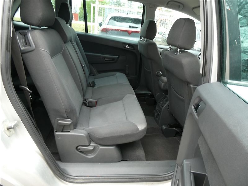 Opel Zafira 1,8 i 16V klima, závěs - fotka 24 z 38