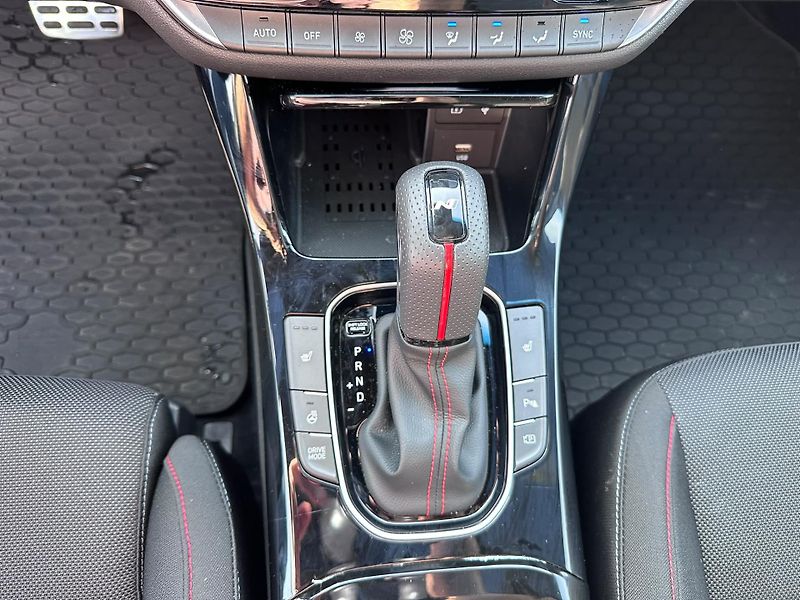 Hyundai i30 1,5 T-GDI DCT MHEV 103kW - fotka 14 z 17