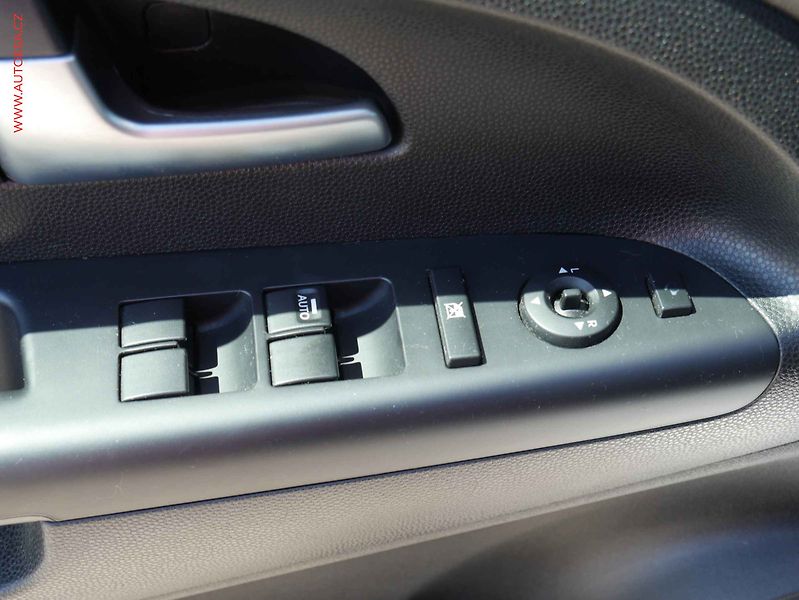 Kia Venga (2011) 1.6 CVVT, AT, tempo, park - fotka 11 z 18