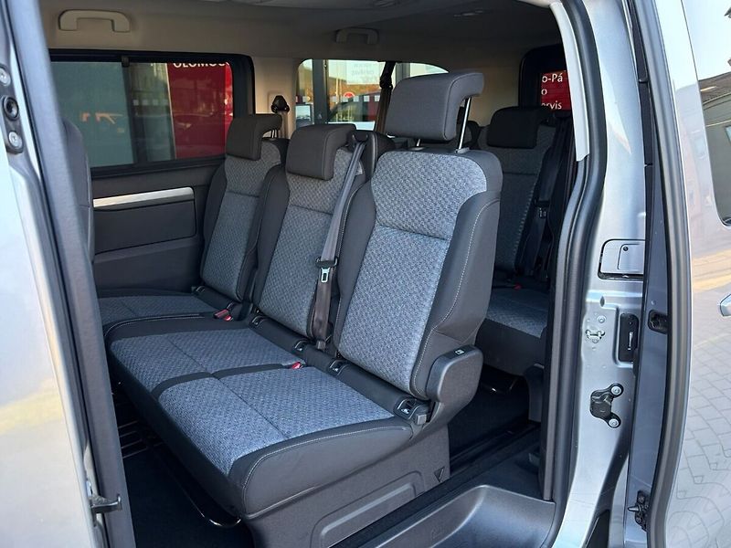 Toyota ProAce 2.0L Diesel  Family - fotka 13 z 17