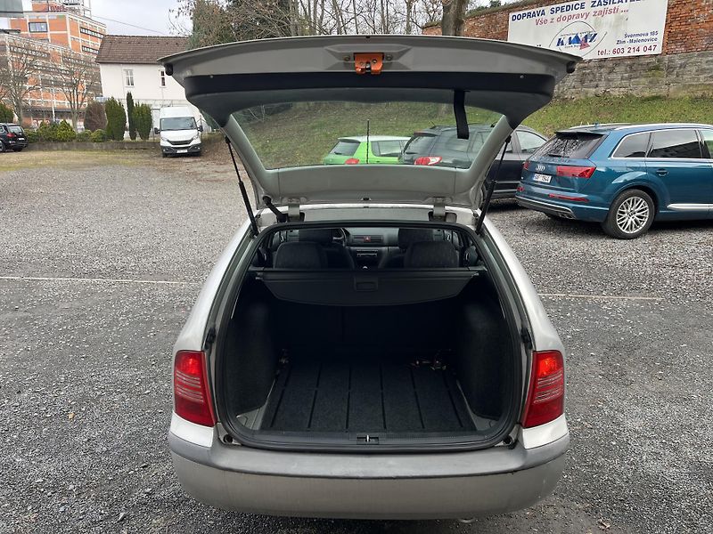 Škoda Octavia (2002) 1,6i 75 Kw Dig.Klima ASR - fotka 15 z 16