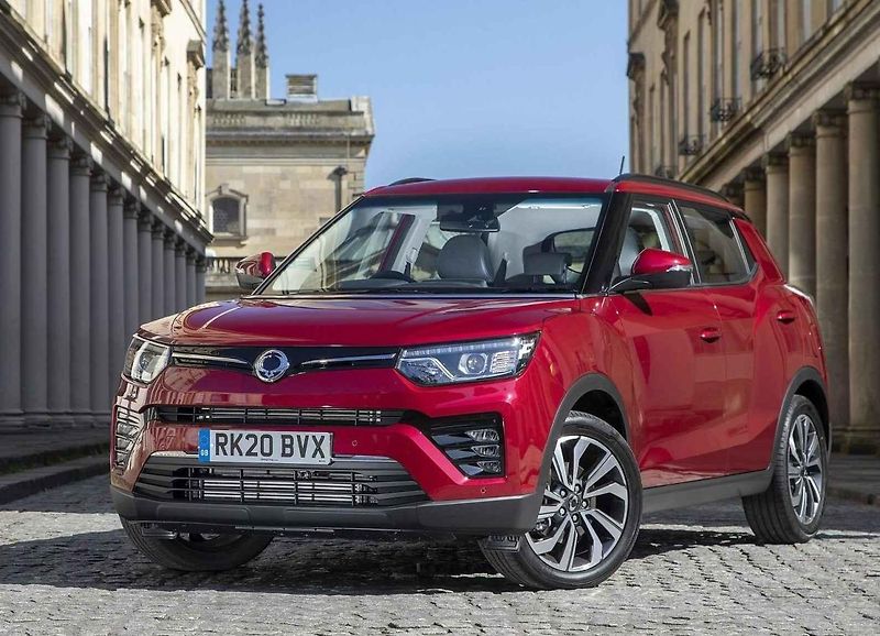 Citroën C4 X je absolutní novinkou a v segmentu patří k těm největším modelům