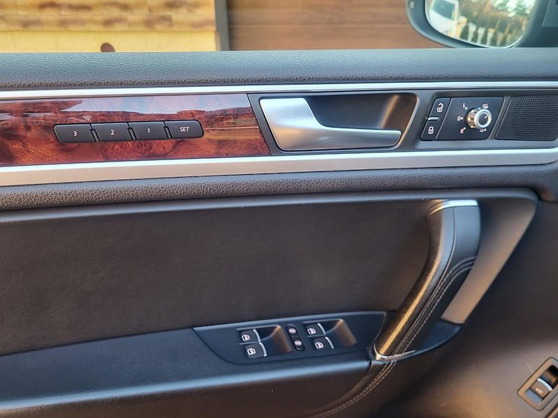 Volkswagen Touareg 4.2V8 TDi 250kW*1.MAJITEL* - fotka 9 z 40