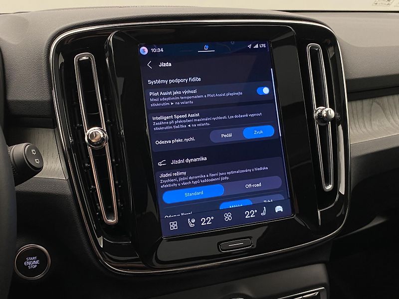 Volvo XC40 B4 DARK ULTRA AUT CZ - fotka 45 z 56
