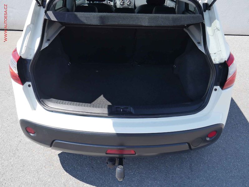 Nissan Qashqai (2011) 1.6 16V, ČR, Klima - fotka 7 z 17