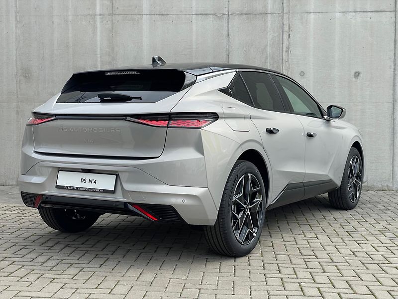 DS Automobiles DS N°4 (2026) ETOILE HYBRID 145 - fotka 3 z 31
