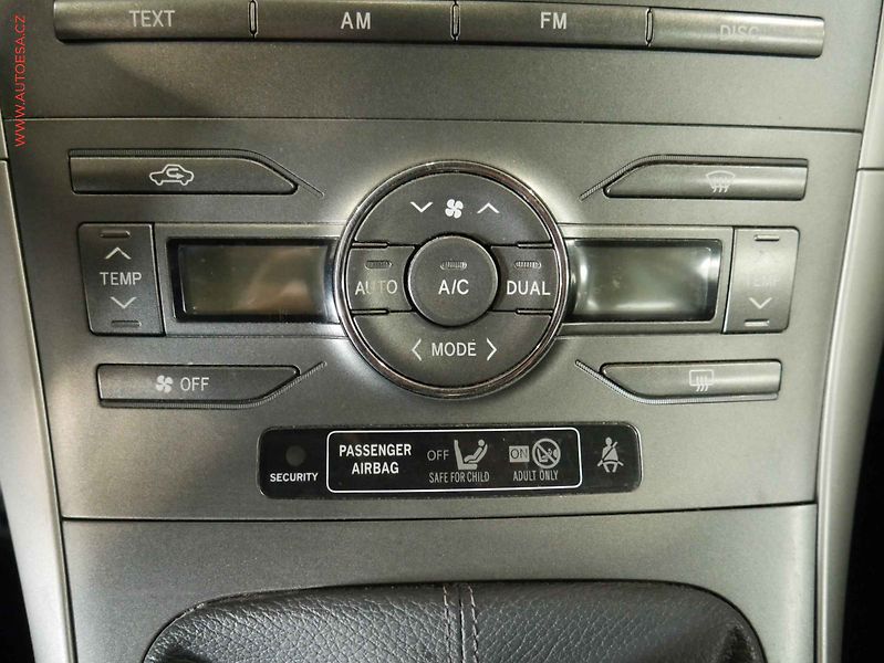 Toyota Auris (2008) 1.6 VVTi, 1.maj, AC, TZ, temp - fotka 16 z 19