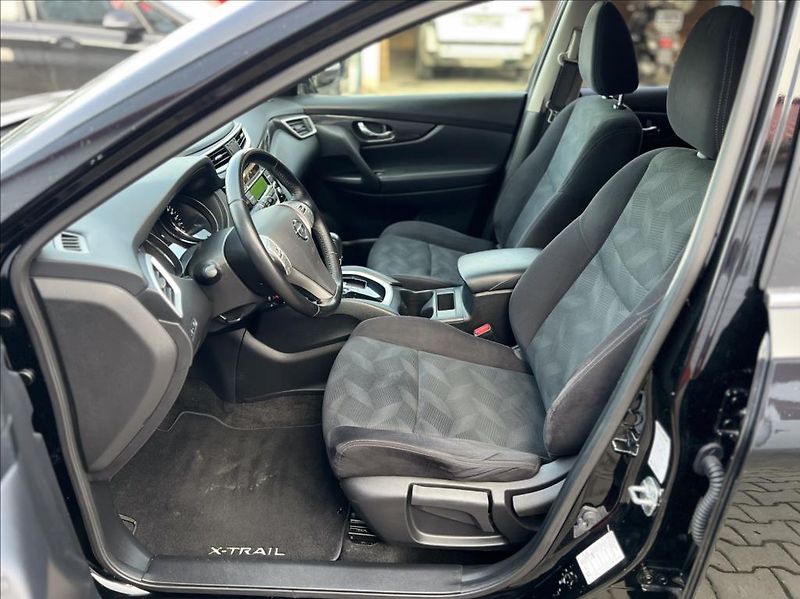 Nissan X-Trail 1,6 dCi  7-míst automat - fotka 10 z 38