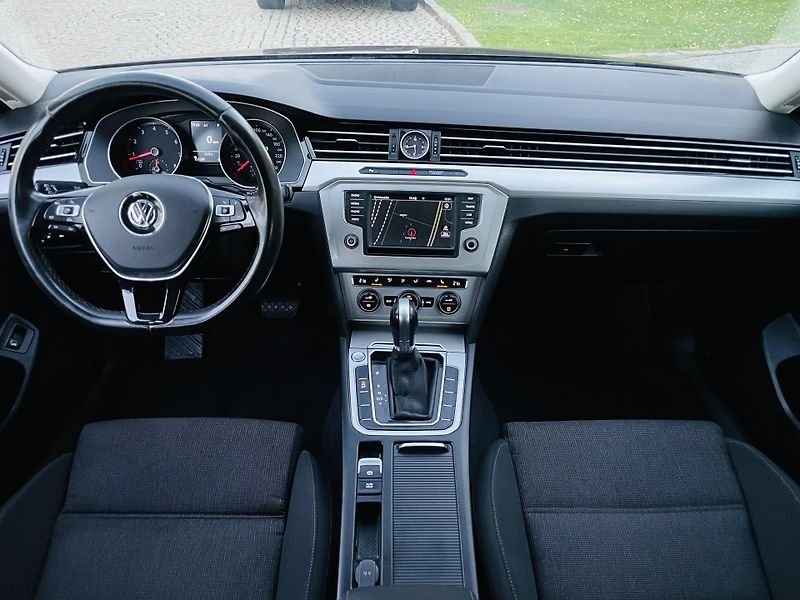 Volkswagen Passat 1.4TSI AUT TAŽNÉ SERVISKA LED - fotka 23 z 49