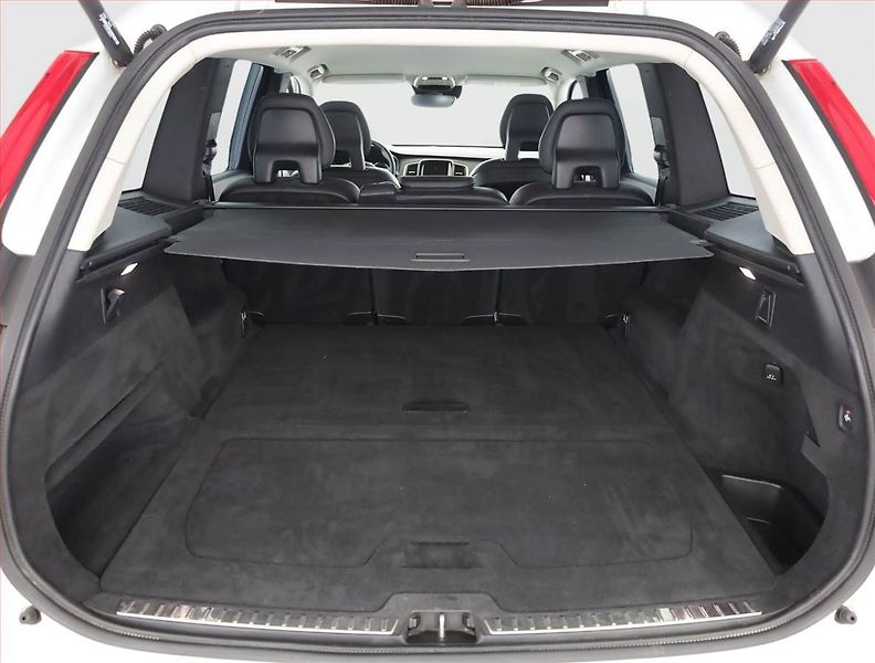 Volvo XC90 (2016) D5 AWD - fotka 18 z 19